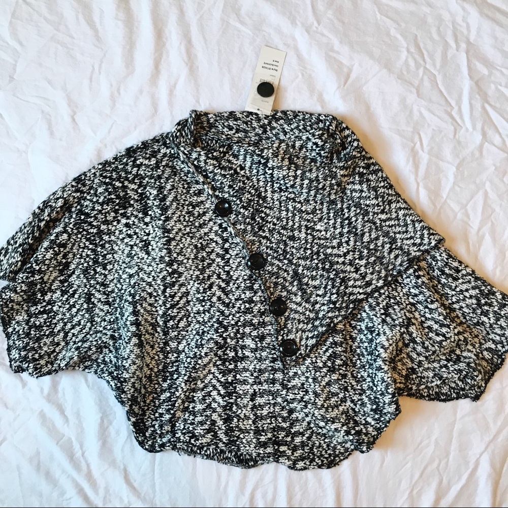 NWT Papillon black and white poncho, small